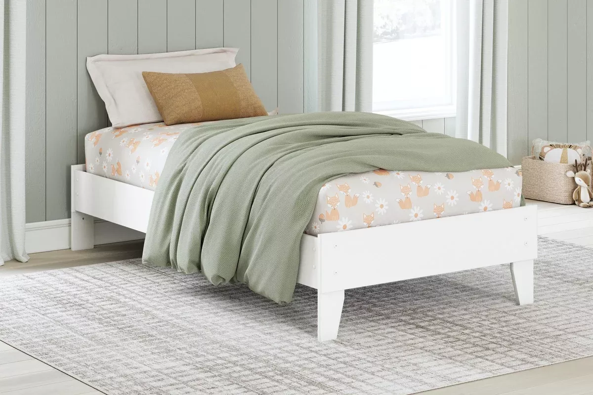 Ashley Express - HallitynPlatform Bed