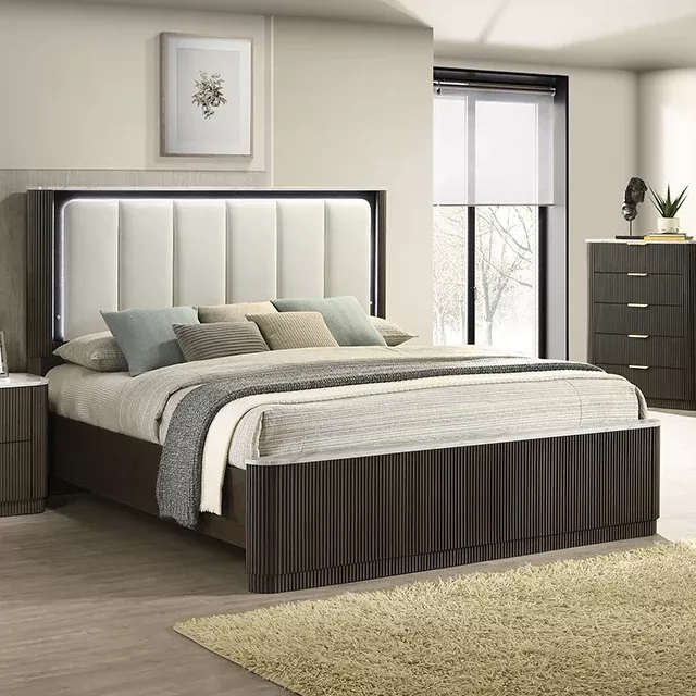 Lantrisant - Queen Bed
