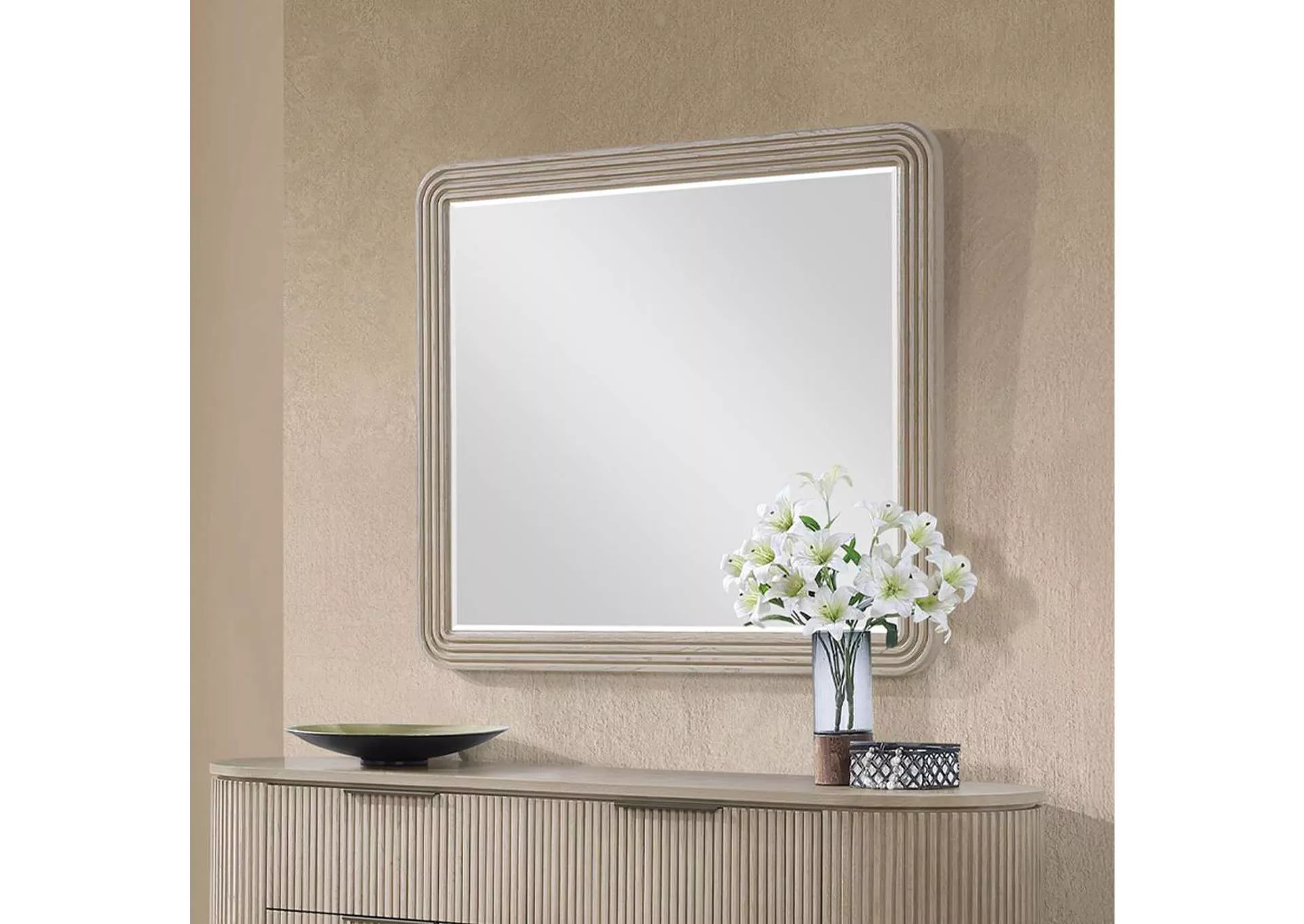 Leanna Mirror