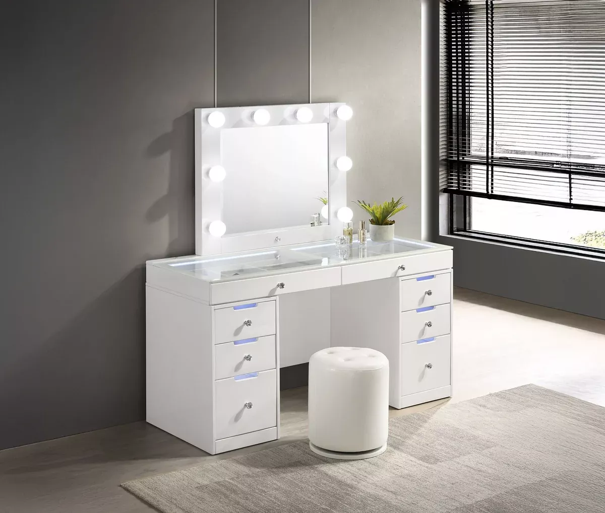 LUXO VANITY WHITE