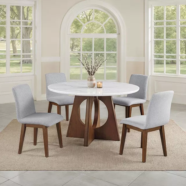 Ostbirk - Round Table