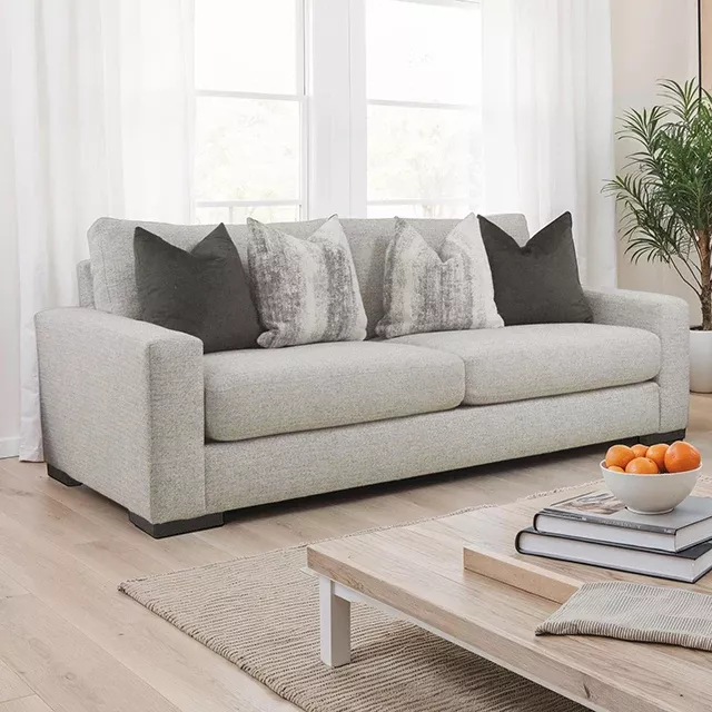 Romsey - Loveseat
