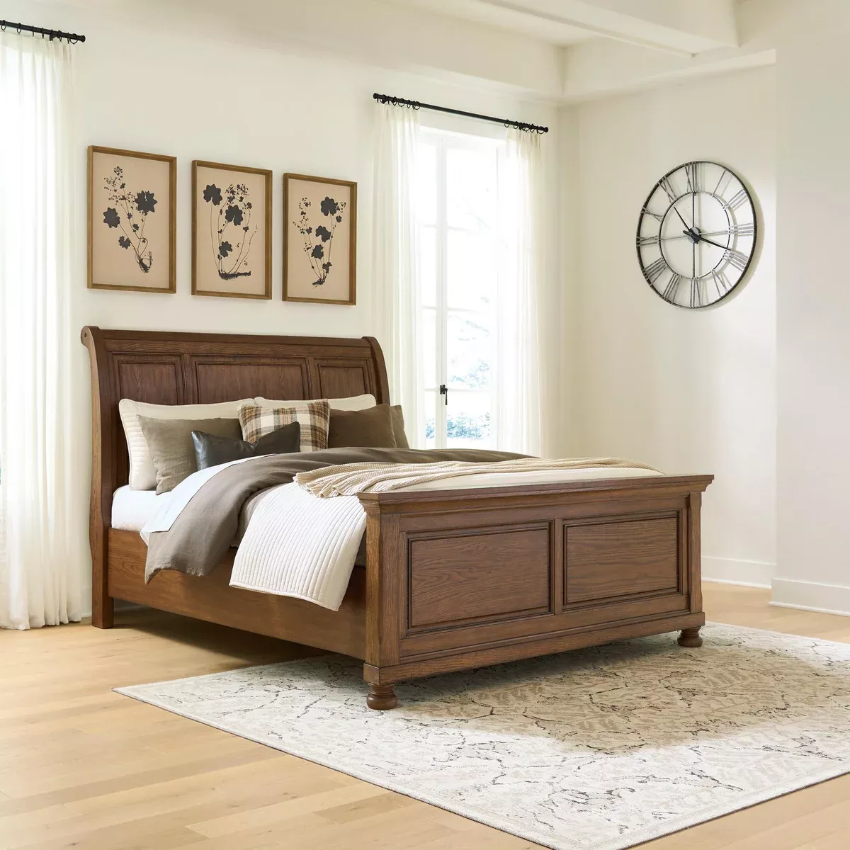 Zackaryn Queen Sleigh Bed